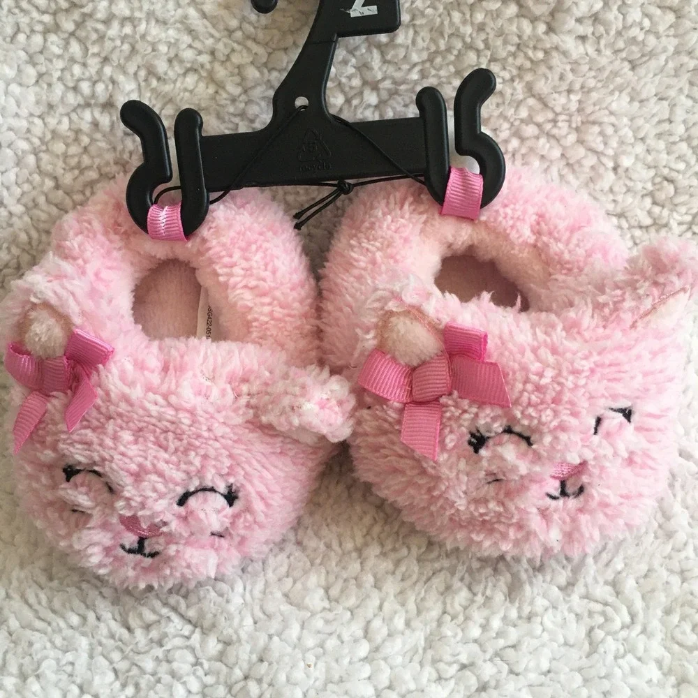 NWT Baby‎ Kitten and bow slippers non slip bottoms slip on sock shoes bows girly